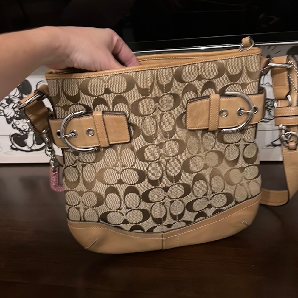 Coach crossbody leather/monogram